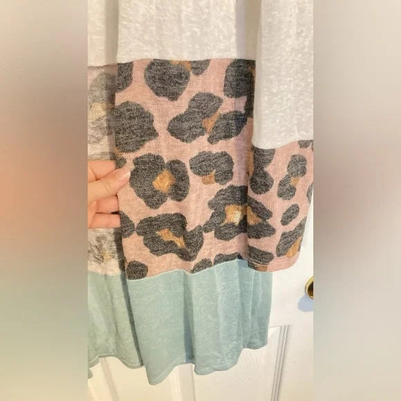 Stylish Women's Colorblock Cardigan - Picture 3 of 4